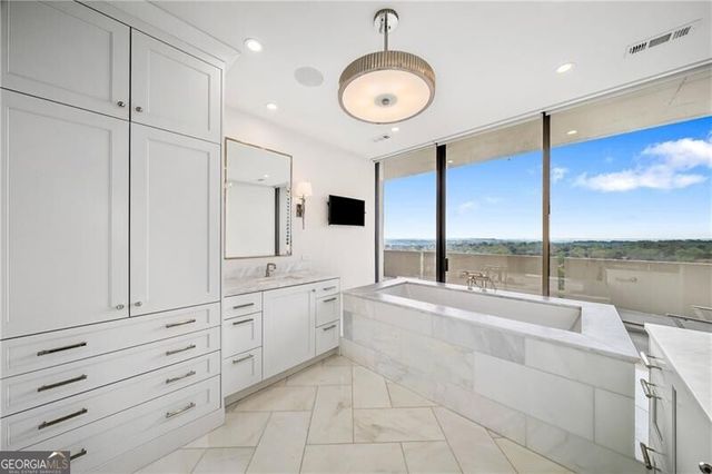 2575 Peachtree Road NE 22CD, Atlanta, GA 30305