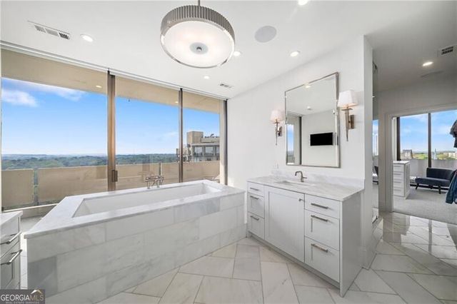 2575 Peachtree Road NE 22CD, Atlanta, GA 30305