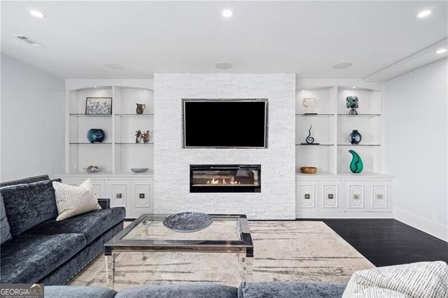 2575 Peachtree Road NE 22CD, Atlanta, GA 30305