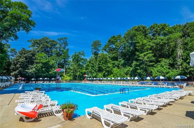 4 Sadore Lane 2W, Yonkers, NY 10710