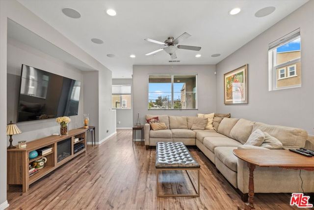 14847 W Maple Terrace, Panorama City, CA 91402