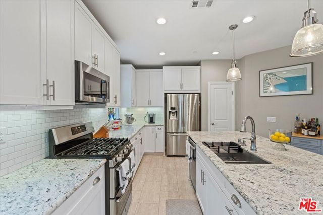 14847 W Maple Terrace, Panorama City, CA 91402