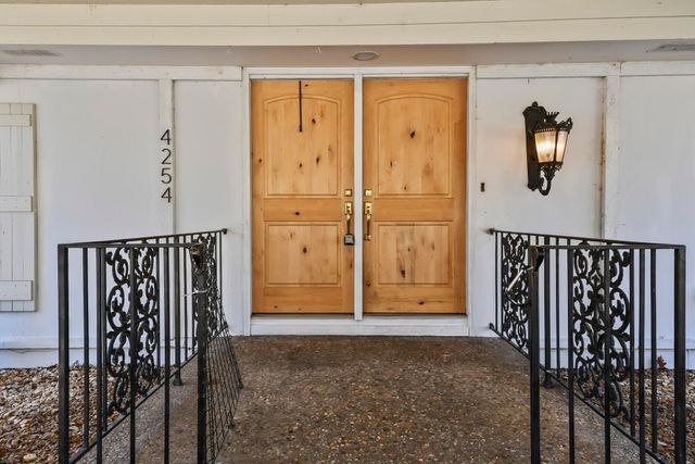 4254 E Ridgeview Drive, Springfield, MO 65809