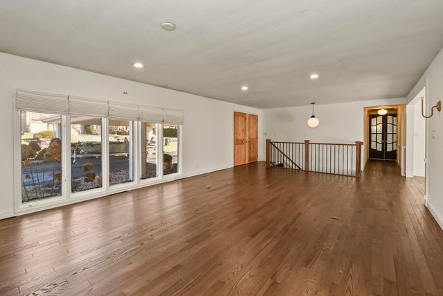 4254 E Ridgeview Drive, Springfield, MO 65809