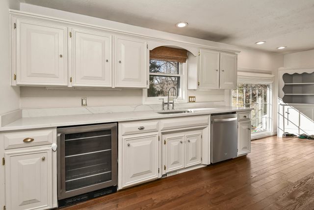 4254 E Ridgeview Drive, Springfield, MO 65809