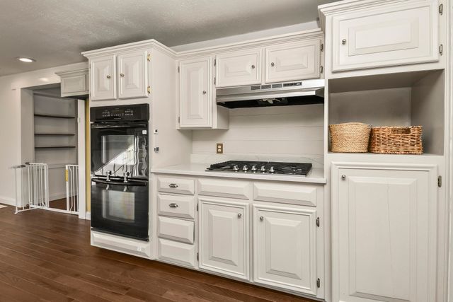 4254 E Ridgeview Drive, Springfield, MO 65809