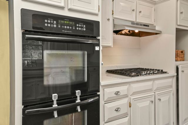 4254 E Ridgeview Drive, Springfield, MO 65809