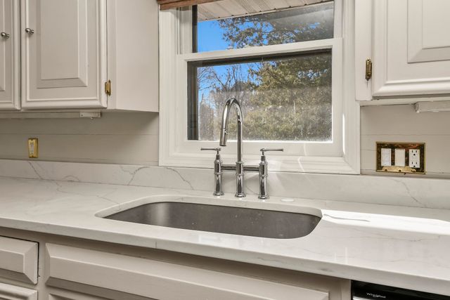 4254 E Ridgeview Drive, Springfield, MO 65809