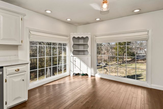 4254 E Ridgeview Drive, Springfield, MO 65809