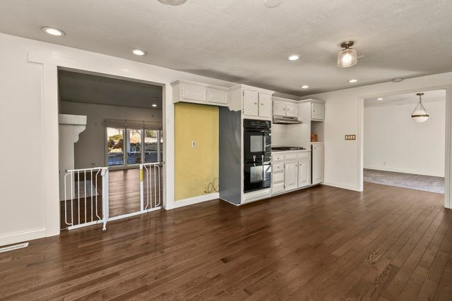 4254 E Ridgeview Drive, Springfield, MO 65809