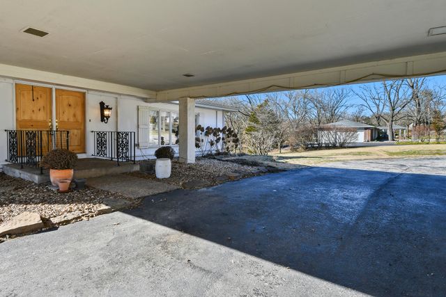 4254 E Ridgeview Drive, Springfield, MO 65809
