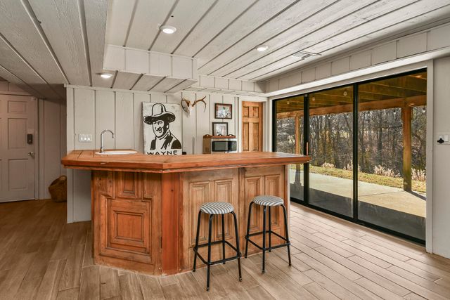 4254 E Ridgeview Drive, Springfield, MO 65809