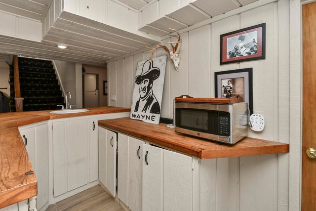 4254 E Ridgeview Drive, Springfield, MO 65809