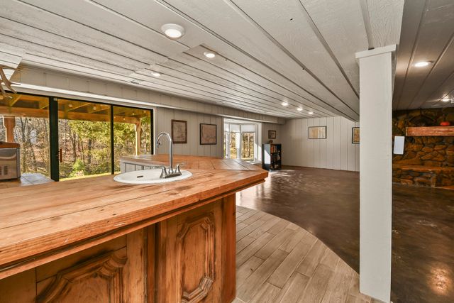 4254 E Ridgeview Drive, Springfield, MO 65809