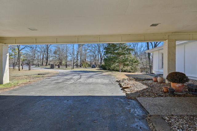 4254 E Ridgeview Drive, Springfield, MO 65809