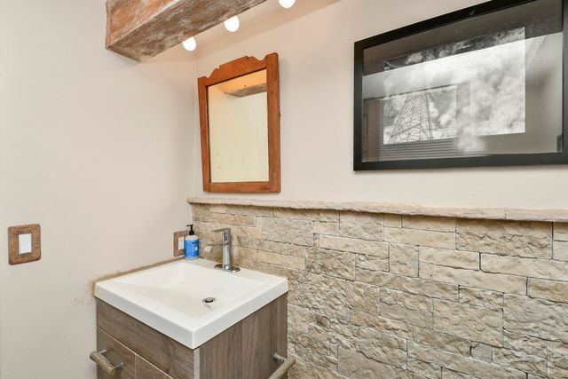 4254 E Ridgeview Drive, Springfield, MO 65809