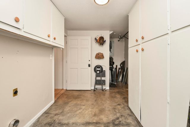 4254 E Ridgeview Drive, Springfield, MO 65809