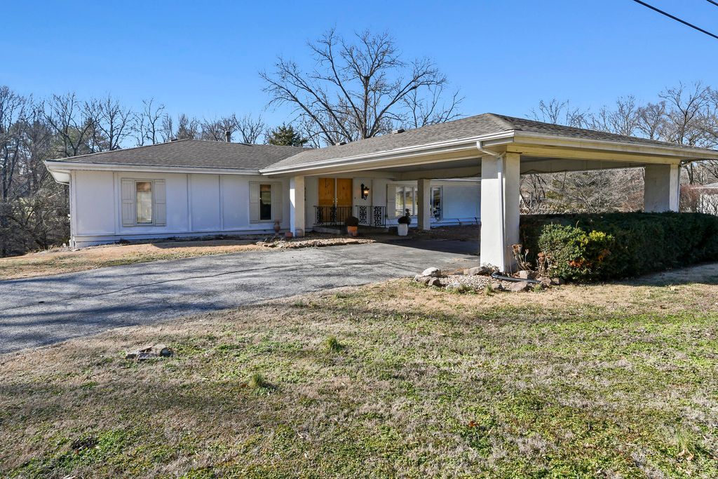 4254 E Ridgeview Drive, Springfield, MO 65809