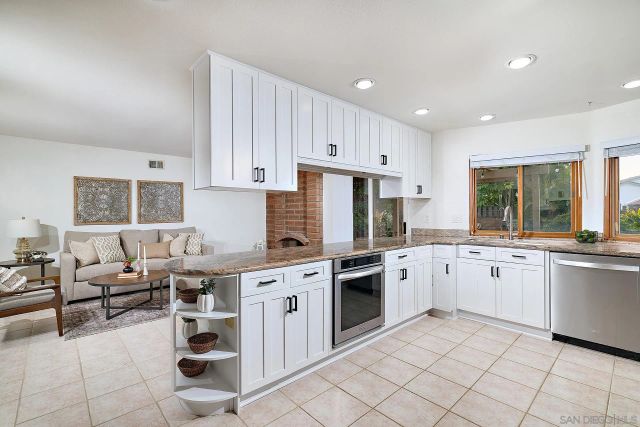 7627 Reposado Dr, Carlsbad, CA 92009