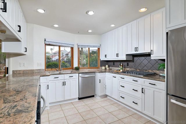 7627 Reposado Dr, Carlsbad, CA 92009