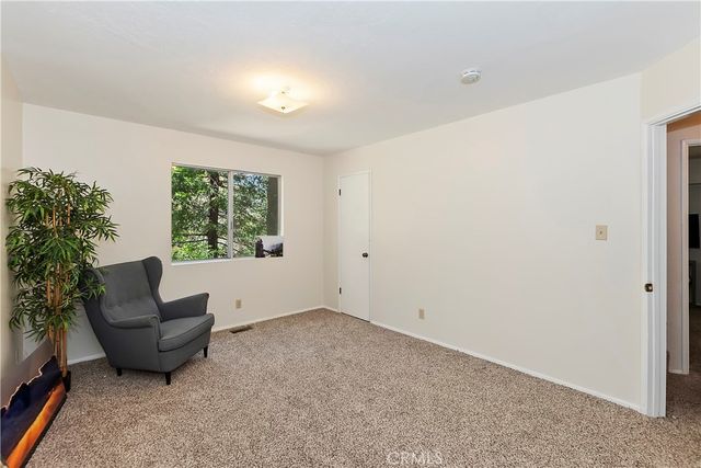 543 Community Drive, Lake Arrowhead, CA 92352
