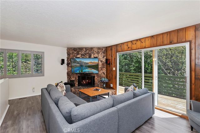 543 Community Drive, Lake Arrowhead, CA 92352