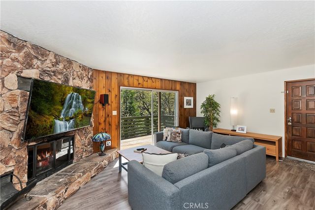 543 Community Drive, Lake Arrowhead, CA 92352