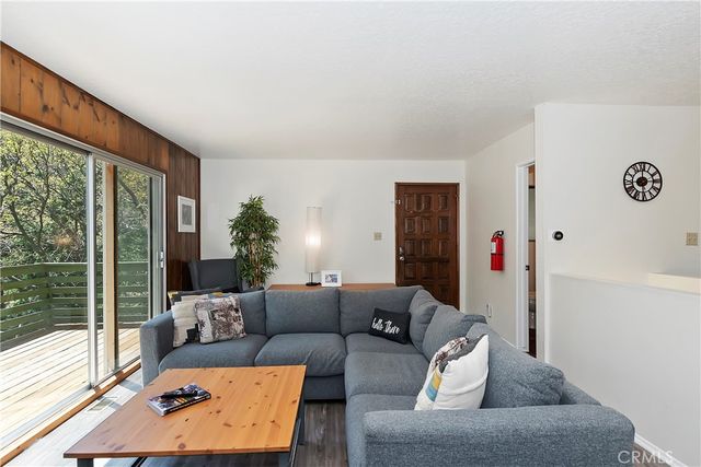 543 Community Drive, Lake Arrowhead, CA 92352