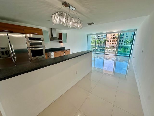 2950 NE 188th Street NE 225, Aventura, FL 33180