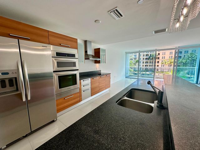 2950 NE 188th Street NE 225, Aventura, FL 33180