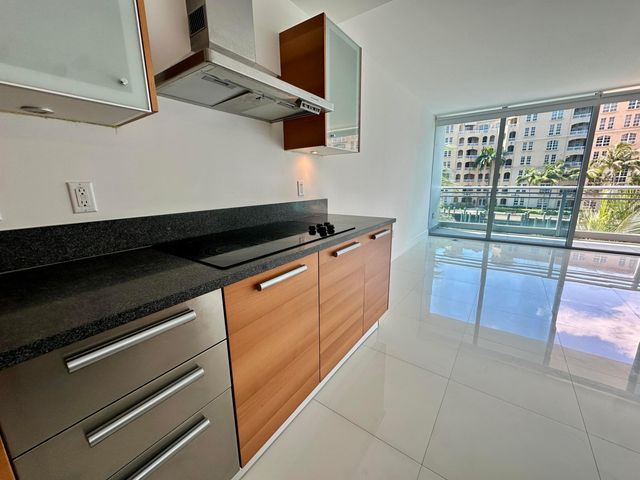 2950 NE 188th Street NE 225, Aventura, FL 33180