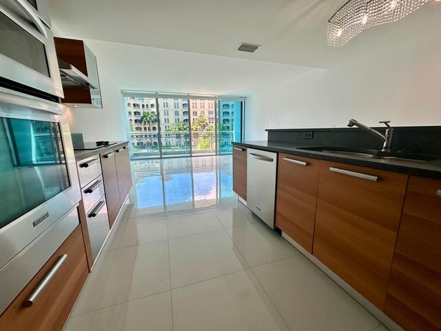 2950 NE 188th Street NE 225, Aventura, FL 33180