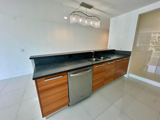 2950 NE 188th Street NE 225, Aventura, FL 33180