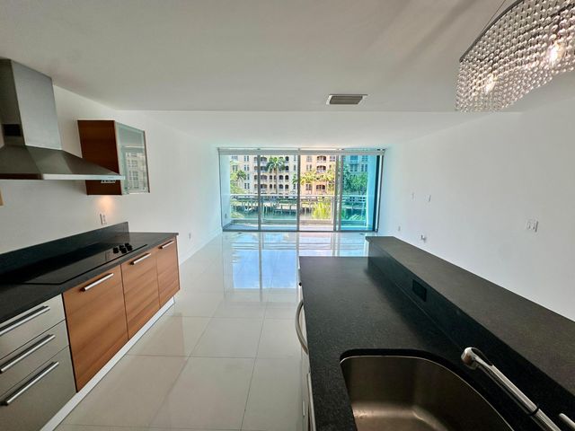 2950 NE 188th Street NE 225, Aventura, FL 33180