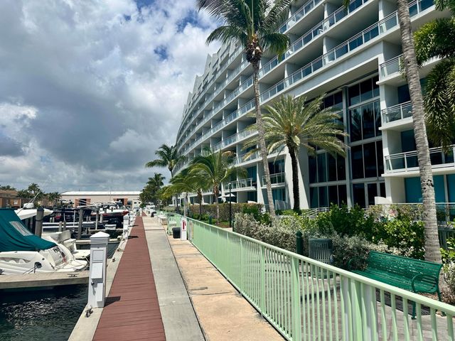 2950 NE 188th Street NE 225, Aventura, FL 33180