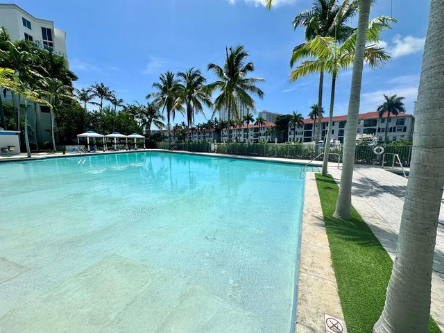 2950 NE 188th Street NE 225, Aventura, FL 33180