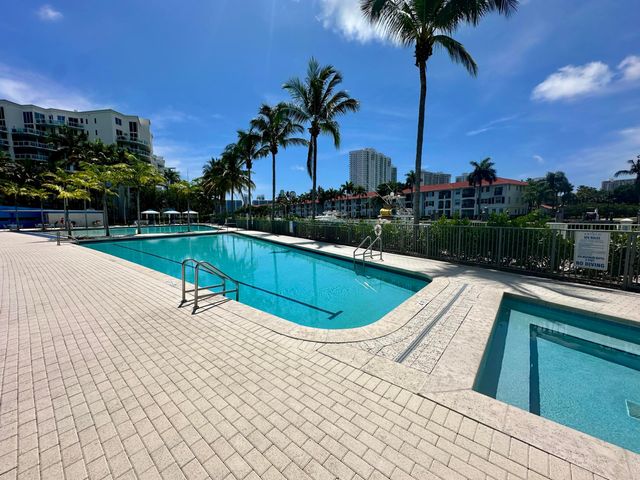 2950 NE 188th Street NE 225, Aventura, FL 33180