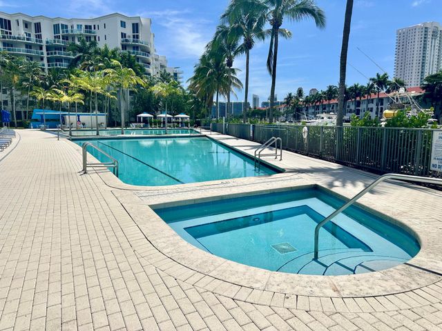 2950 NE 188th Street NE 225, Aventura, FL 33180