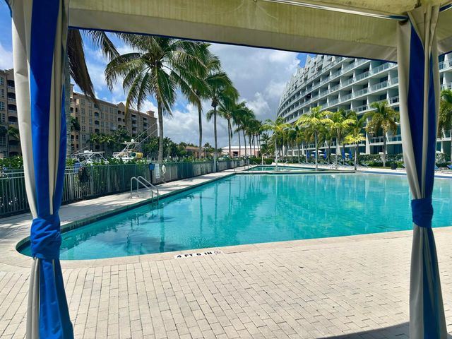 2950 NE 188th Street NE 225, Aventura, FL 33180