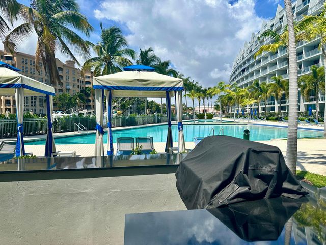 2950 NE 188th Street NE 225, Aventura, FL 33180