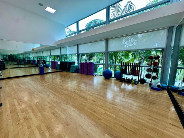 2950 NE 188th Street NE 225, Aventura, FL 33180