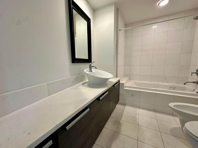 2950 NE 188th Street NE 225, Aventura, FL 33180