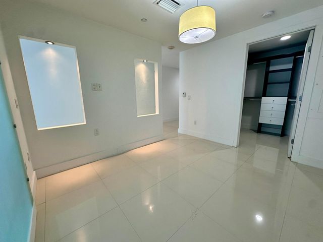 2950 NE 188th Street NE 225, Aventura, FL 33180