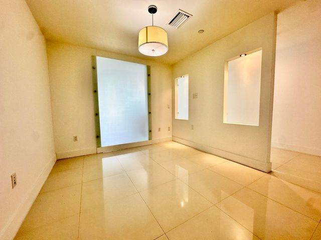 2950 NE 188th Street NE 225, Aventura, FL 33180