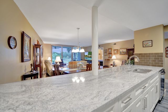 3499 Oaks Way Unit 205, Pompano Beach, FL 33069