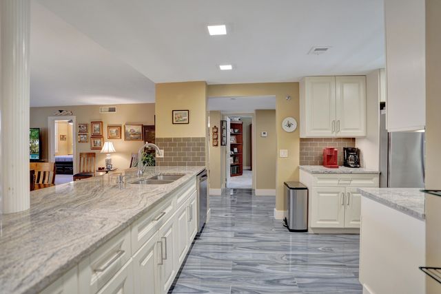 3499 Oaks Way Unit 205, Pompano Beach, FL 33069