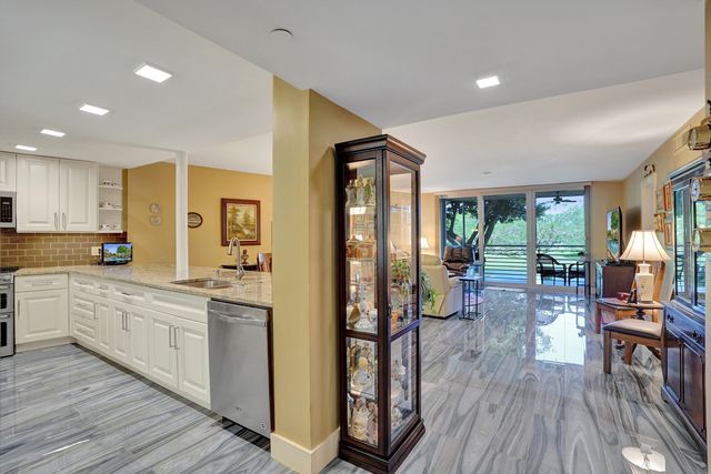 3499 Oaks Way Unit 205, Pompano Beach, FL 33069