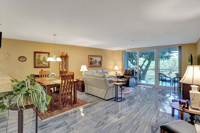 3499 Oaks Way Unit 205, Pompano Beach, FL 33069