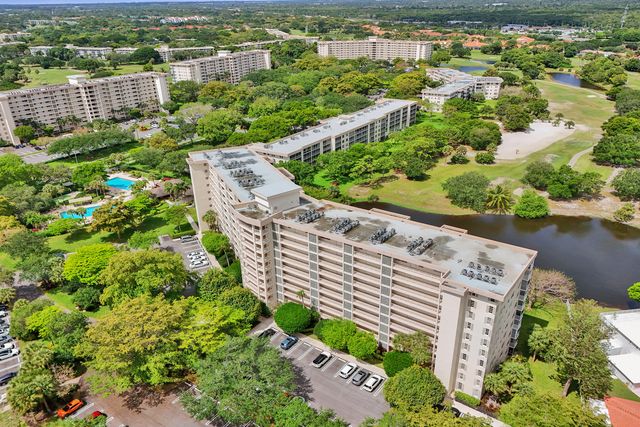 3499 Oaks Way Unit 205, Pompano Beach, FL 33069