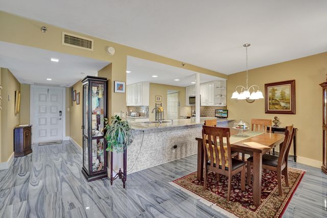 3499 Oaks Way Unit 205, Pompano Beach, FL 33069